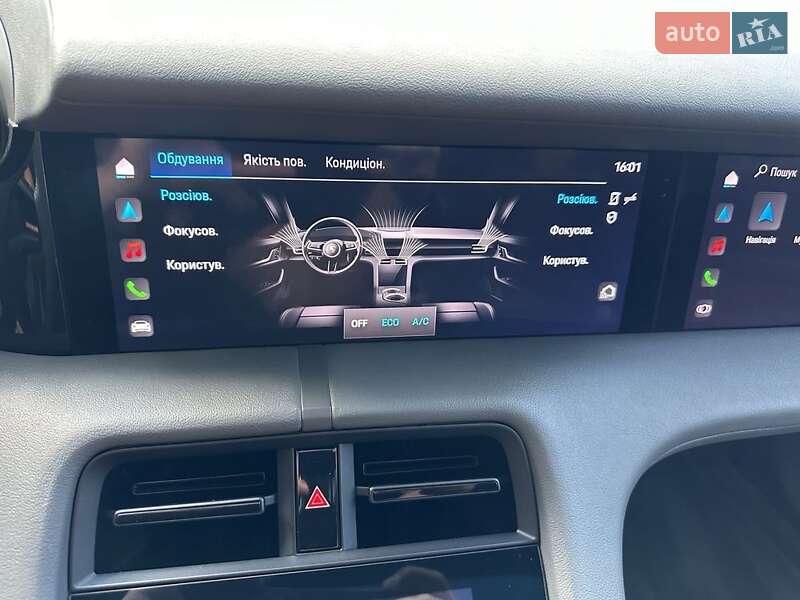 Седан Porsche Taycan 2020 в Киеве