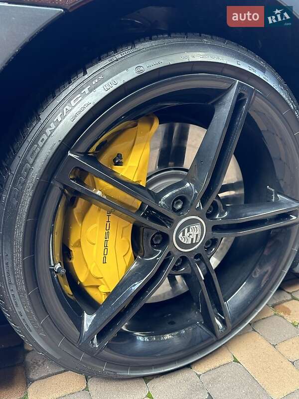 Седан Porsche Taycan 2020 в Киеве