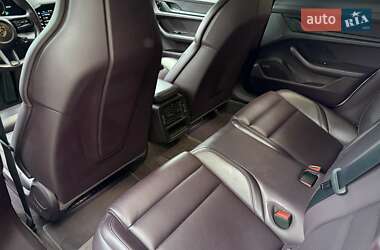 Седан Porsche Taycan 2021 в 