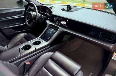 Седан Porsche Taycan 2021 в 
