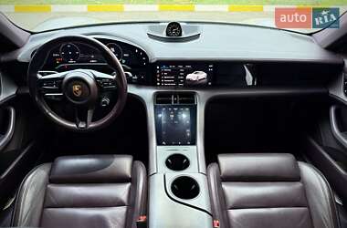 Седан Porsche Taycan 2021 в 