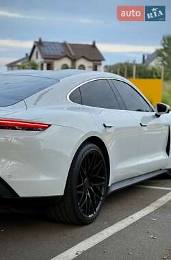 Седан Porsche Taycan 2021 в 