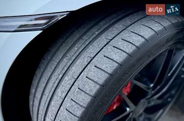 Седан Porsche Taycan 2021 в 