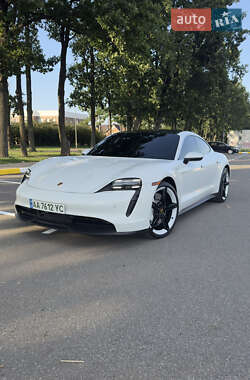 Седан Porsche Taycan 2022 в Києві