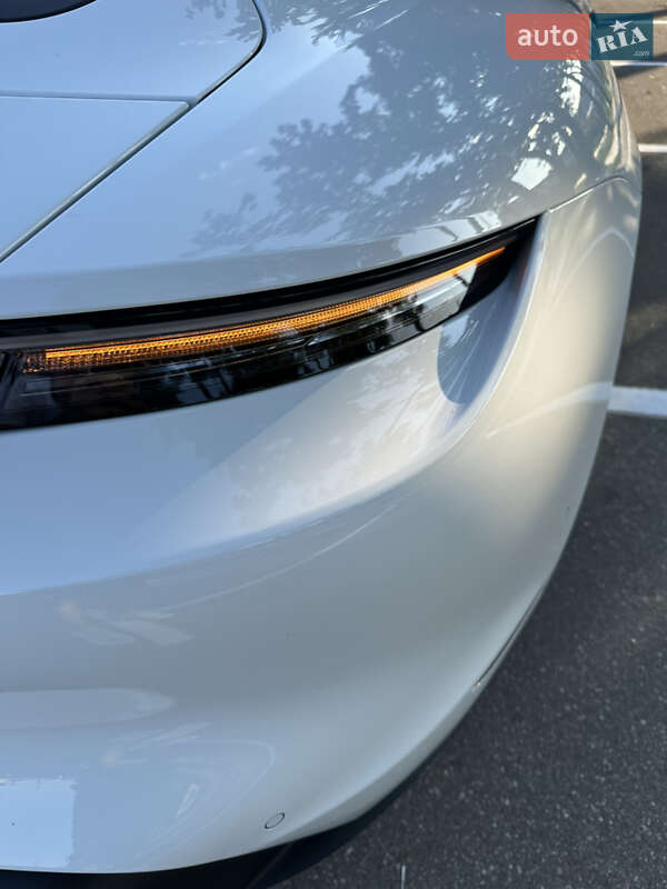 Седан Porsche Taycan 2022 в Киеве