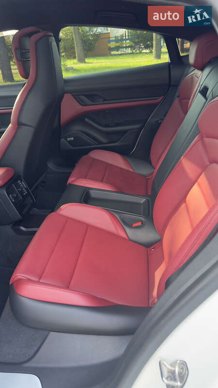Седан Porsche Taycan 2022 в Киеве