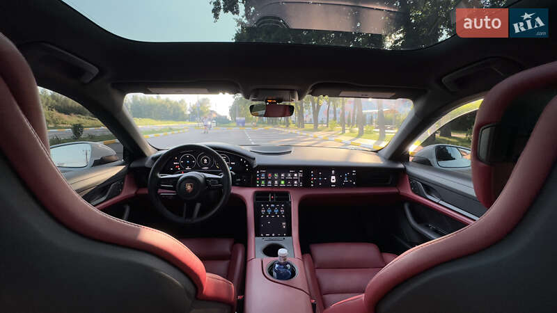 Седан Porsche Taycan 2022 в Киеве