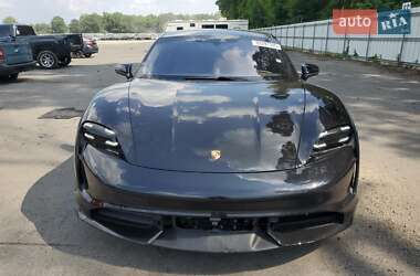 Седан Porsche Taycan 2020 в 