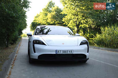 Седан Porsche Taycan 2021 в 