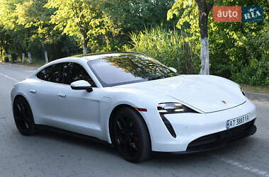 Седан Porsche Taycan 2021 в 