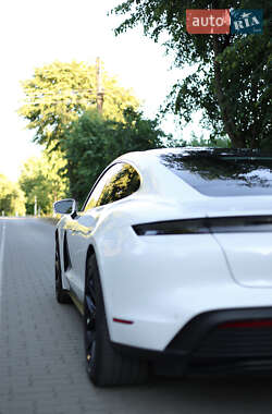 Седан Porsche Taycan 2021 в 