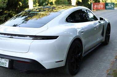 Седан Porsche Taycan 2021 в 