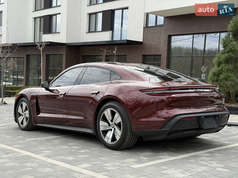 Седан Porsche Taycan 2023 в Ужгороде