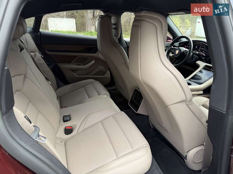 Седан Porsche Taycan 2023 в Ужгороде