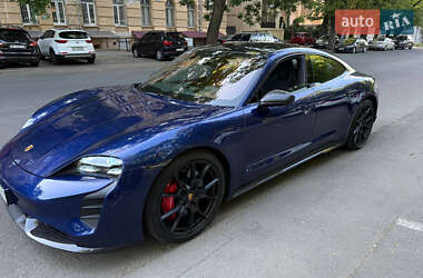 Седан Porsche Taycan 2023 в 