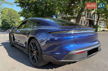 Седан Porsche Taycan 2023 в 