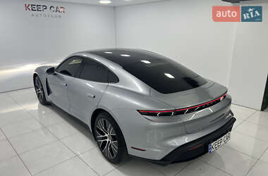 Седан Porsche Taycan 2023 в 