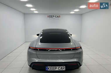 Седан Porsche Taycan 2023 в 