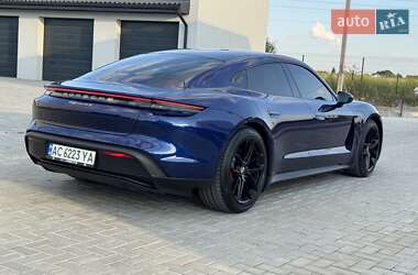 Седан Porsche Taycan 2020 в 