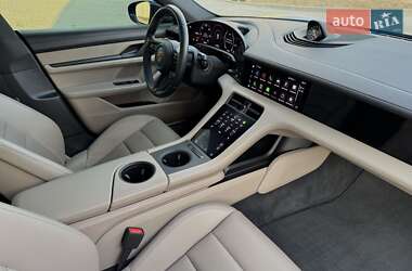 Седан Porsche Taycan 2020 в 