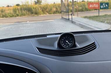 Седан Porsche Taycan 2020 в 