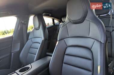 Седан Porsche Taycan 2020 в 