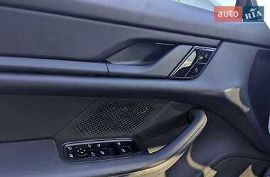 Седан Porsche Taycan 2020 в 