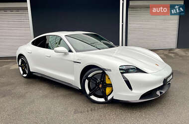 Седан Porsche Taycan 2020 в 