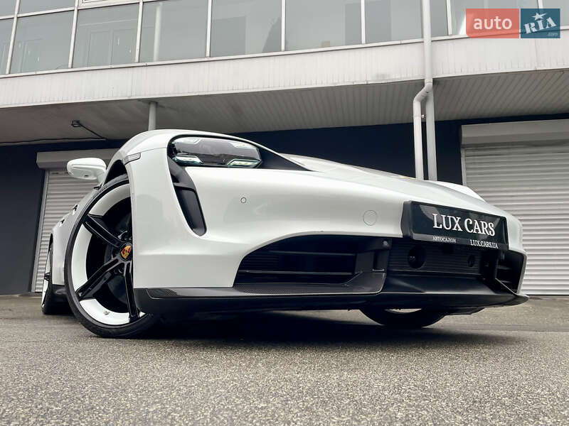 Седан Porsche Taycan 2020 в Киеве
