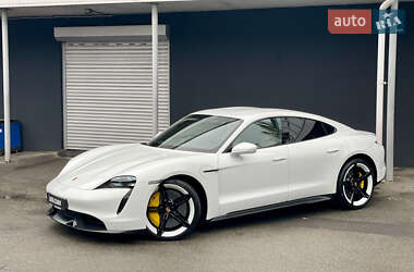 Седан Porsche Taycan 2020 в 