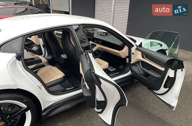 Седан Porsche Taycan 2020 в 