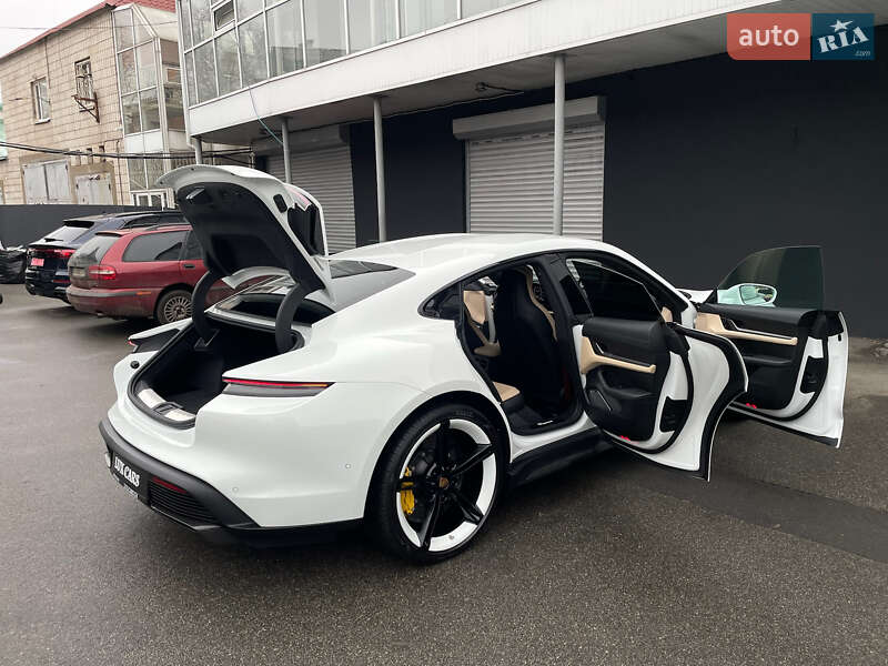 Седан Porsche Taycan 2020 в Киеве