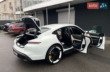 Седан Porsche Taycan 2020 в 