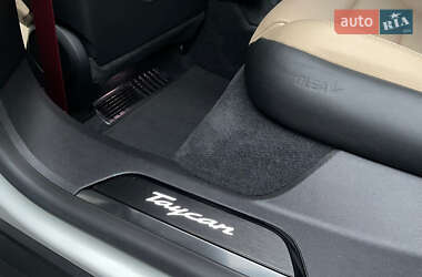 Седан Porsche Taycan 2020 в 