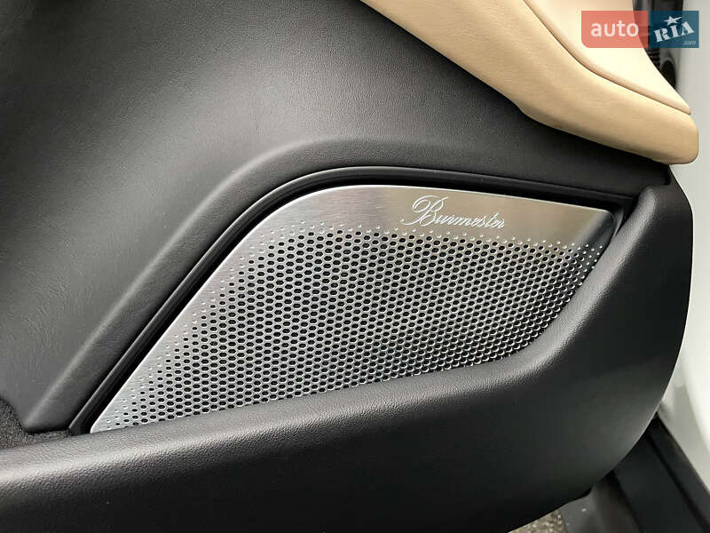 Седан Porsche Taycan 2020 в Киеве