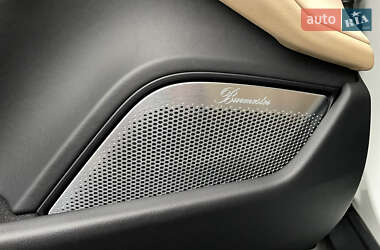Седан Porsche Taycan 2020 в 