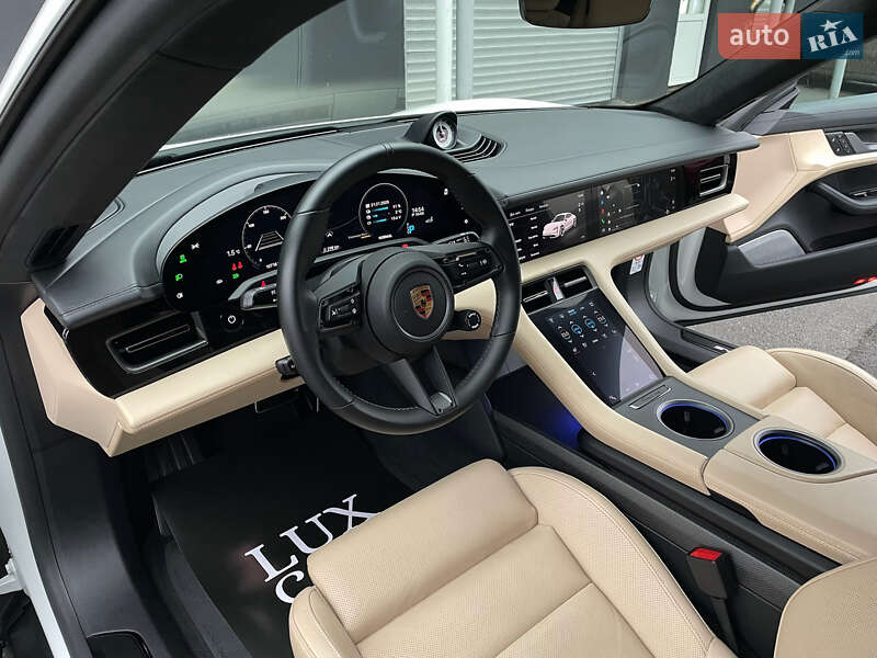 Седан Porsche Taycan 2020 в Киеве