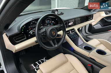 Седан Porsche Taycan 2020 в 