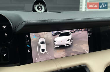 Седан Porsche Taycan 2020 в 