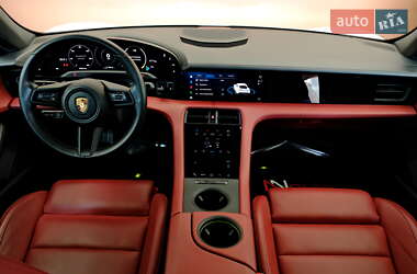 Седан Porsche Taycan 2022 в 