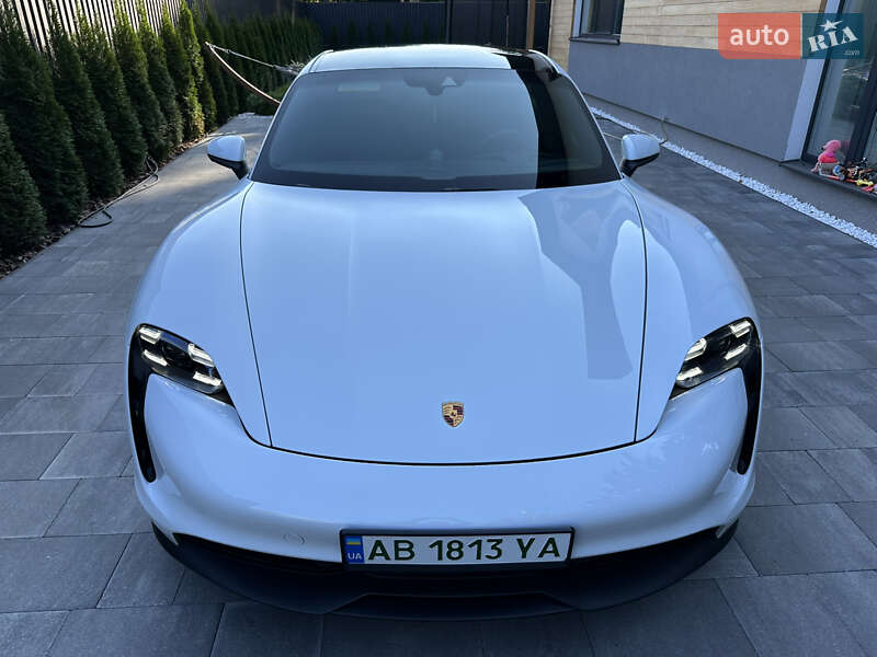Седан Porsche Taycan 2020 в 