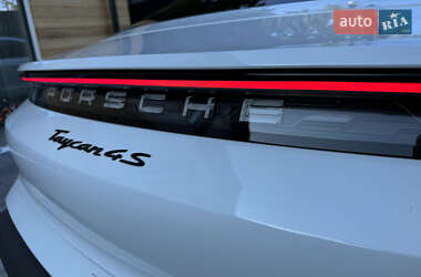 Седан Porsche Taycan 2020 в 
