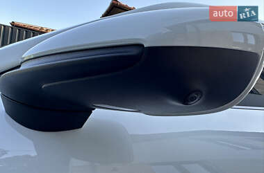 Седан Porsche Taycan 2020 в 