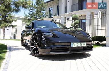Седан Porsche Taycan 2023 в 