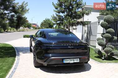 Седан Porsche Taycan 2023 в 