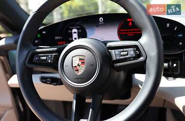 Седан Porsche Taycan 2023 в 