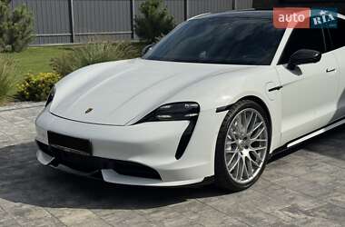 Седан Porsche Taycan 2020 в 