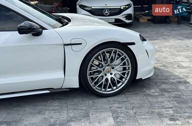 Седан Porsche Taycan 2020 в 