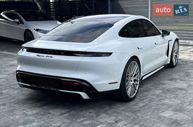 Седан Porsche Taycan 2020 в 
