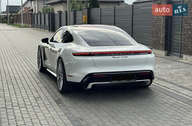 Седан Porsche Taycan 2020 в 